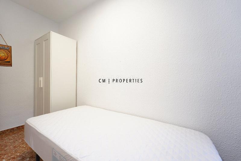 Foto dc00646d-a11b-4459-8138-b4557b6fbdf8. Alquiler piso  de cuatro dormitorios y dos cuartos de baño en Valencia