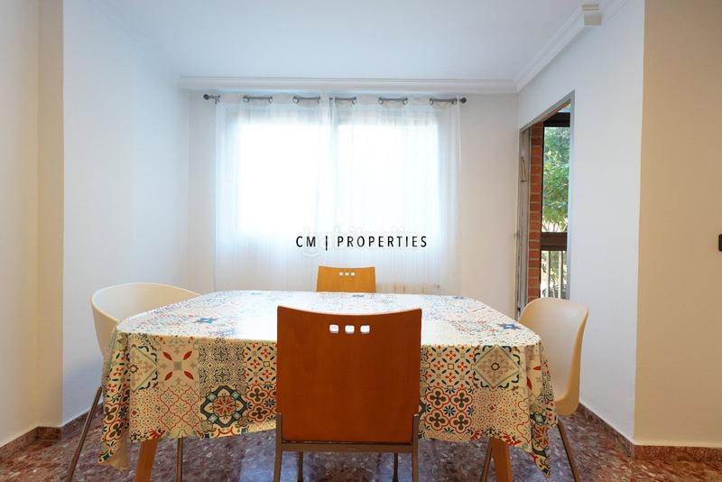 Foto de094b30-3c07-4683-a70b-46909e53afc0. Alquiler piso  de cuatro dormitorios y dos cuartos de baño en Valencia