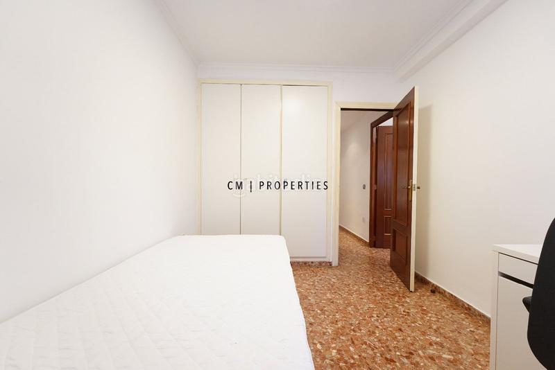 Foto e9a73b0a-f836-4420-abaf-ff5c4e9760ab. Alquiler piso  de cuatro dormitorios y dos cuartos de baño en Valencia