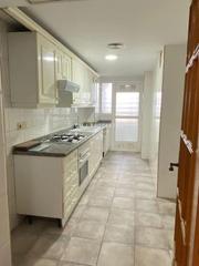Location Appartement  Plaza josé maria orense. Piso de tres habitaciones, dos baños y garaje.