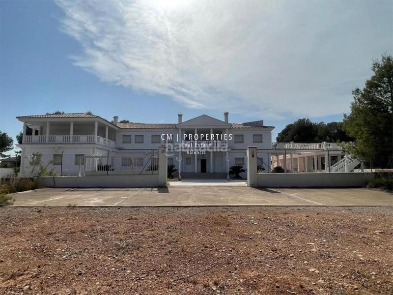 Foto 8ac2d3c4-3ab2-4c19-852d-36048c8aaf21. Xalet amb calefacció aparcament a Los Pinares-La Masia Bétera