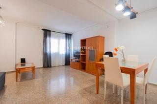 Rent Flat  Calle fuencaliente. En valencia