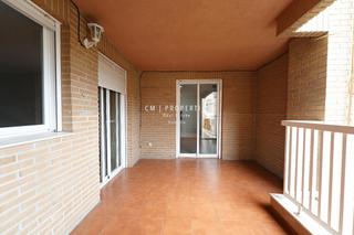 Lloguer Pis  Luz casanova. Piso de cuatro habitaciones, dos baños y garaje opcional