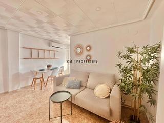 Location Appartement  Calle albocacer. Piso de tres habitaciones y terraza benimaclet