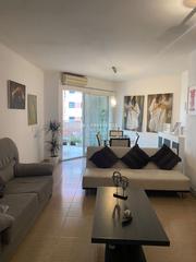 Pis  Calle ginesta. Residencial de tres dormitorios y dos baños, con piscina y plaza