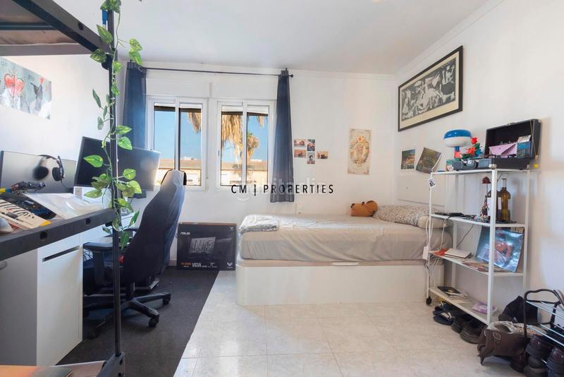 Foto d5971c14-85db-43f2-a37c-aed07879c1b0. Piso  de dos dormitorios y un cuarto de baño la malvarosa en Valencia