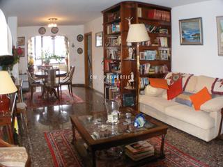 Pis  Avenida de pius xii. Piso  de tres habitaciones, dos baños, plaza de garaje y traster