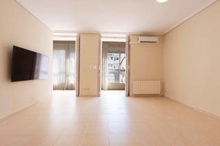 Lloguer Pis  Marti. Piso en gran v�a de dos habitaciones en alquiler.
