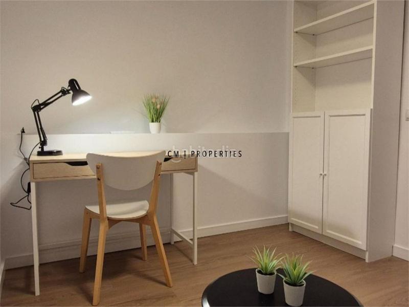 Foto 1b58d7c2-3ca2-4948-9272-efd0d7430edd. Alquiler piso  de alquiler en el centro de tres habitaciones en Valencia