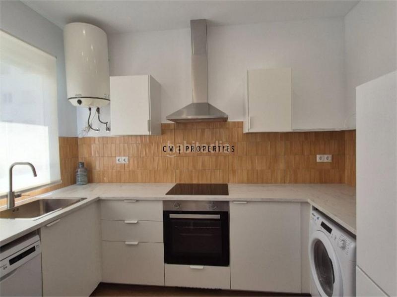 Foto a58ac0be-63b8-4441-87b5-70b8a72651e0. Alquiler piso  de alquiler en el centro de tres habitaciones en Valencia