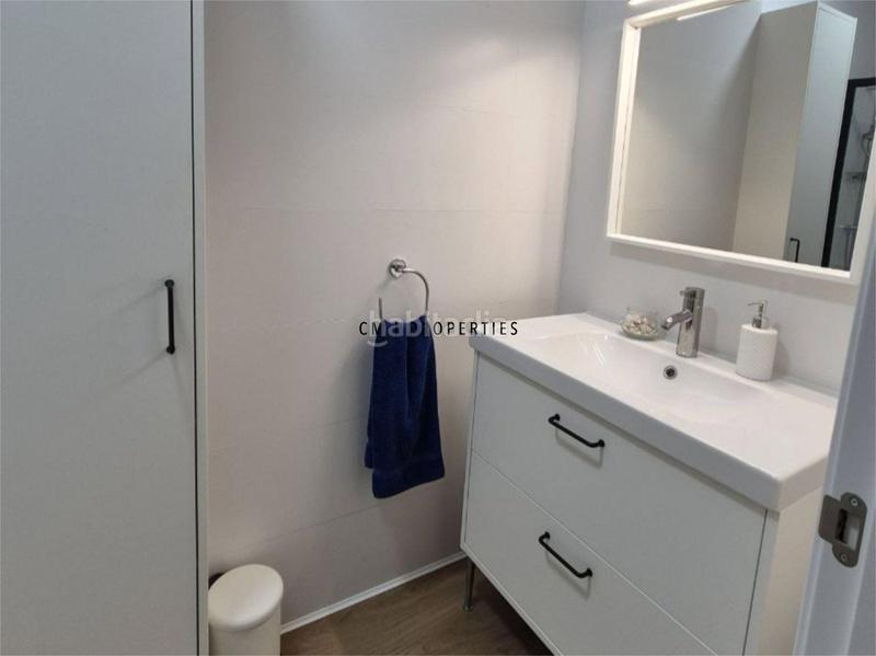 Foto d6e28dbc-13e0-4f37-a3d3-3e46a7faa8ed. Alquiler piso  de alquiler en el centro de tres habitaciones en Valencia