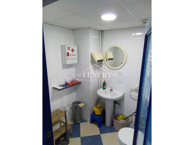 Foto fcbab3a1-9d73-4451-a464-8b14b74b8a51. Alquiler local comercial alquiler de local comercial zona playa de la victoria. en Cádiz