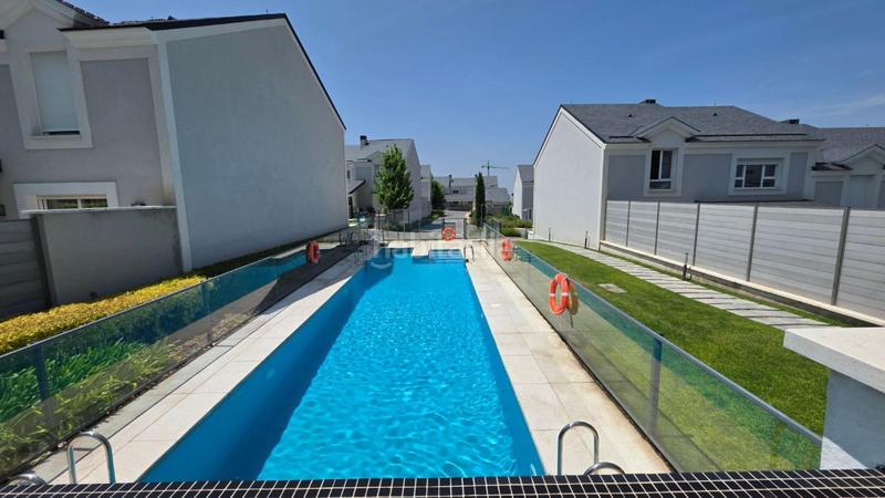 Foto 93f1b38c-e396-4119-a9f7-ae1ffea9cf07. Casa aparellada amb calefacció aparcament piscina a Boadilla del Monte