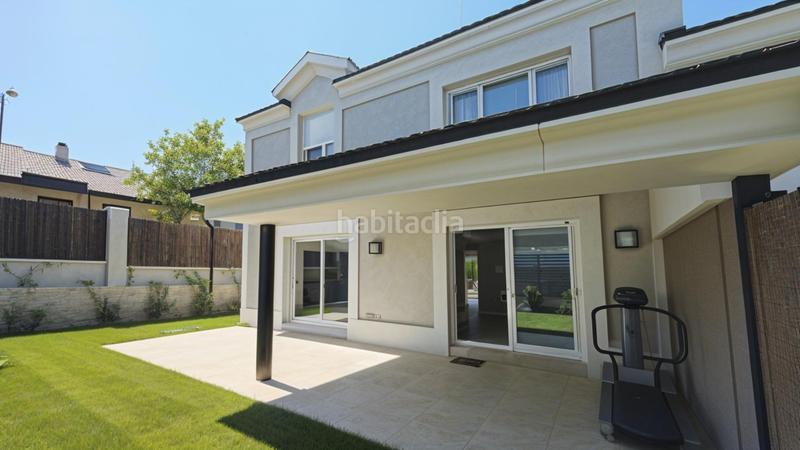 Foto 49b4ea14-1686-43a6-9536-04f6ce980eca. Casa aparellada amb calefacció aparcament piscina a Boadilla del Monte
