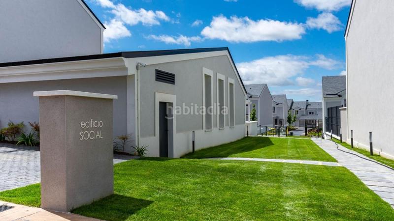 Foto 840cca30-0d52-4a3b-a950-4c456be6abbf. Towny house with heating parking pool in El Pastel Boadilla del Monte