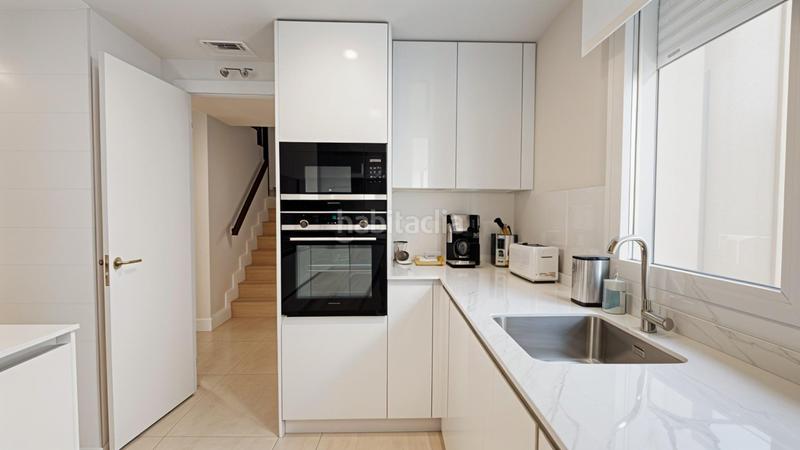 Foto c075b996-f5d1-470d-9cc2-68a9adc76d30. Towny house with heating parking pool in El Pastel Boadilla del Monte