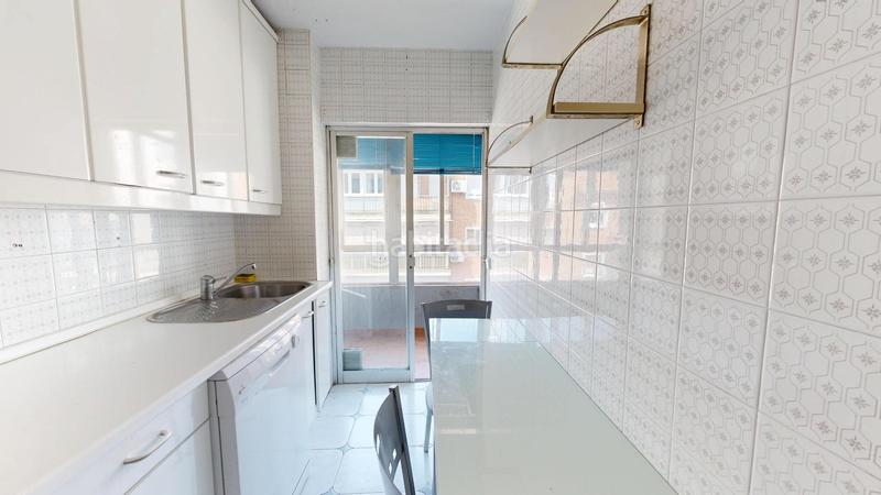 Foto e8979f70-d1aa-4fd1-8e86-1660a529f4b2. Piso moderno piso en Valdeacederas, ideal para entrar a vivir en Madrid