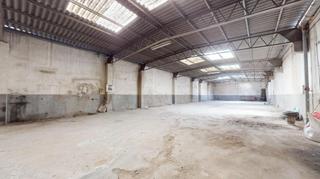 Nau industrial  Calle de la sierra vieja. Servicheck vende nave industrial de 465 mt2 construidos en la zo