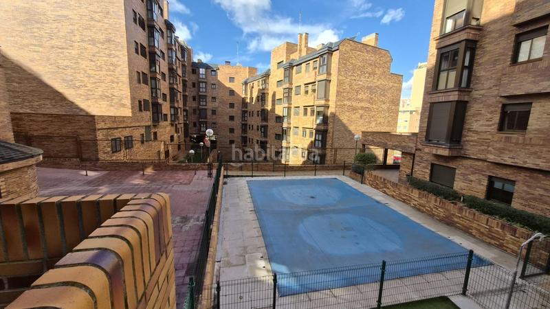 Foto b3369822-f5a2-4272-823e-cc80597e7a29. Lloguer àtic amb calefacció aparcament piscina a Madrid