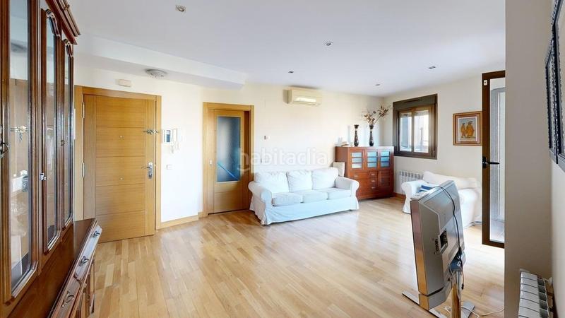 Foto d51ac999-9841-4fa1-b365-458788a36371. Rent penthouse with heating parking pool in Valdezarza Madrid