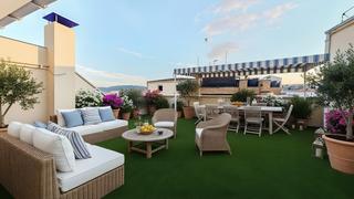 Penthouse in Poble Sec. Amplio ático en igualada con gran terraza y posibilidades de ref