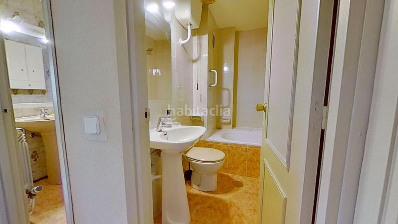 Foto efe48a0e-daf0-4edc-bb0f-73b8f9e2ebc9. Miete etagenwohnung mit parking in La Paz Madrid