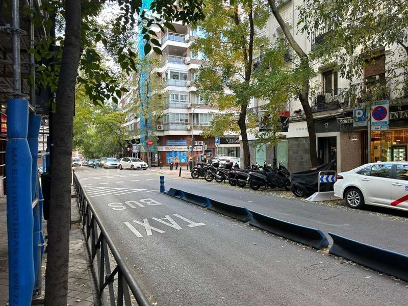 Foto 71af53db-9639-4347-9552-4c5aa0610abb. Lloguer local comercial a Arapiles Madrid