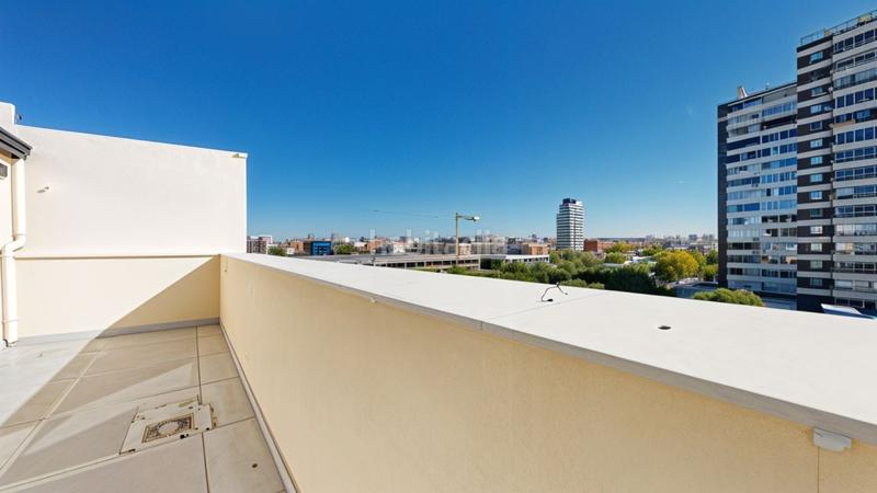 Foto 0eaab375-60d2-4013-aa7b-88757f32193a. Penthouse with heating in Moscardó Madrid
