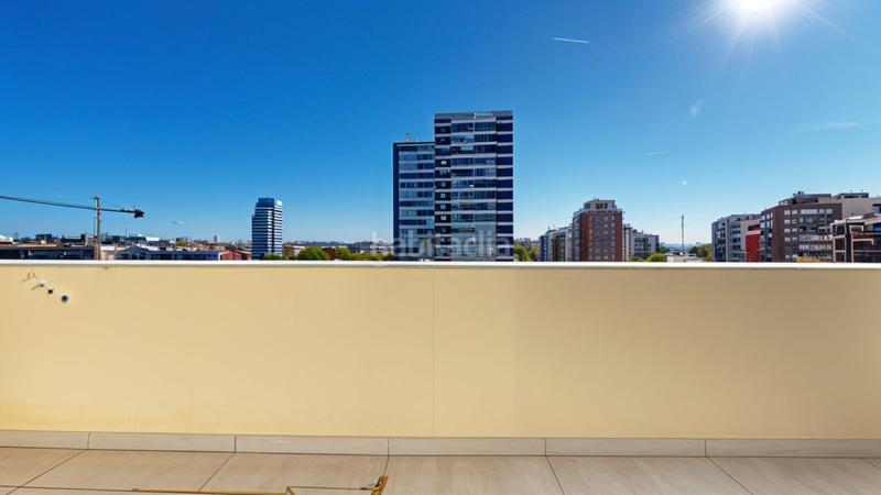 Foto 515b51b4-9984-4b63-83e6-8b2bc1d44b8b. Penthouse with heating in Moscardó Madrid