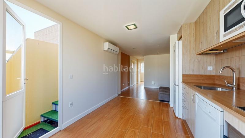 Foto 08f42d4e-2107-4357-8b0a-cef75b331b3a. Ático servicheck vende exclusivo ático dúplex reformado con gran terraza y vistas panorámicas , ubicado en San Diego, puente de en Madrid