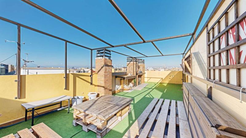 Foto 86b0b116-5ea8-4630-b76e-9881c8b09f0c. Ático servicheck vende exclusivo ático dúplex reformado con gran terraza y vistas panorámicas , ubicado en San Diego, puente de en Madrid
