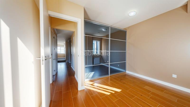 Foto 88e1b2ef-23f9-4980-b50b-f8778935d2e6. Ático servicheck vende exclusivo ático dúplex reformado con gran terraza y vistas panorámicas , ubicado en San Diego, puente de en Madrid