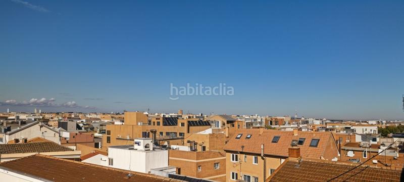 Foto bd2a22ab-1ff7-4e76-b1db-a2457aa998f1. Ático servicheck vende exclusivo ático dúplex reformado con gran terraza y vistas panorámicas , ubicado en San Diego, puente de en Madrid