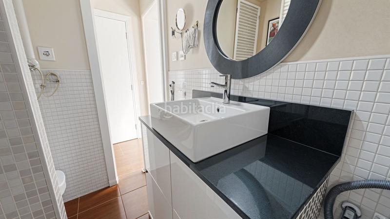 Foto c2eae6b4-e5b0-4360-892a-e4f1f0357c27. Ático servicheck vende exclusivo ático dúplex reformado con gran terraza y vistas panorámicas , ubicado en San Diego, puente de en Madrid