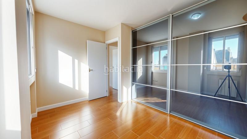 Foto c5e7e828-c22a-467e-9b58-b26807777825. Ático servicheck vende exclusivo ático dúplex reformado con gran terraza y vistas panorámicas , ubicado en San Diego, puente de en Madrid