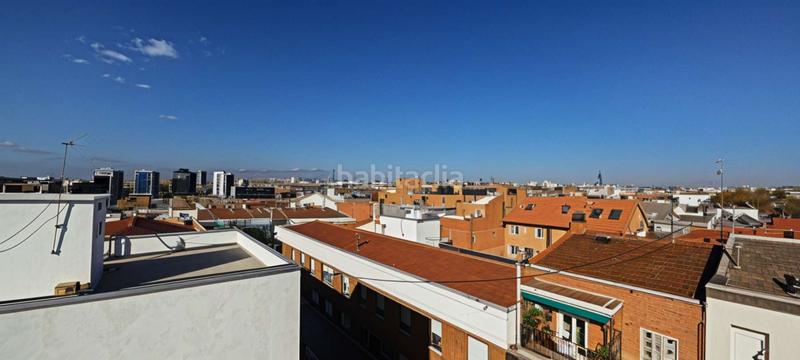 Foto cd695c41-a835-44e2-9d5e-25ffa2eeaa40. Ático servicheck vende exclusivo ático dúplex reformado con gran terraza y vistas panorámicas , ubicado en San Diego, puente de en Madrid