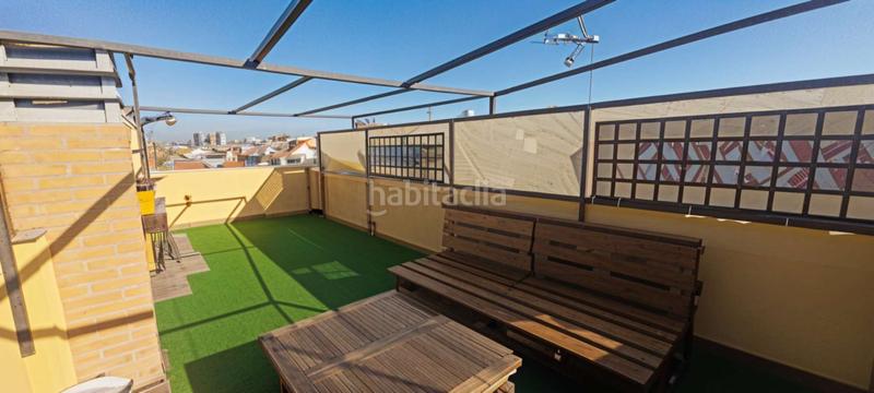 Foto e3ad8d63-4763-4b2b-a560-ec84c695bc9a. Ático servicheck vende exclusivo ático dúplex reformado con gran terraza y vistas panorámicas , ubicado en San Diego, puente de en Madrid