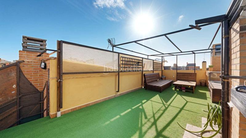Foto e92b172f-21fa-48ec-b790-96beecafd01f. Ático servicheck vende exclusivo ático dúplex reformado con gran terraza y vistas panorámicas , ubicado en San Diego, puente de en Madrid