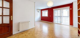 Rent Flat  Calle de sierra gádor. Servicheck alquila piso de dos habitaciones en la zona del casco