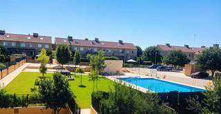 Casa adossada  Calle rio tajo. Servicheck inmobiliaria vende chalet en cobeña