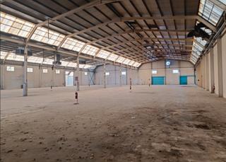 Nau industrial a El Llano. 8200m2 nave con muelle cerca molina