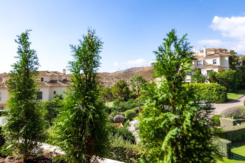 Foto 85cd1f59-0051-4a74-a382-694f9cdc9969. Location appartement avec parking dans los arqueros - puerto del almendro Benahavís