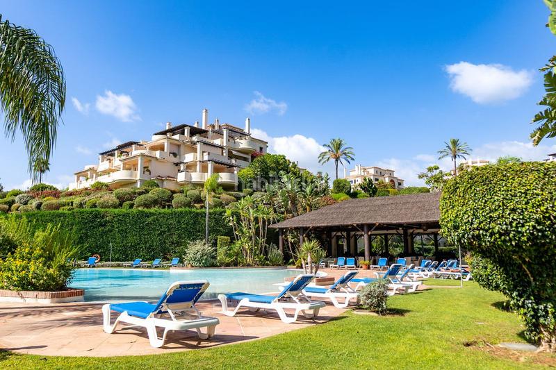 Foto e4c2fefb-31e4-4f9b-882d-c3b8badd829e. Location appartement avec parking dans los arqueros - puerto del almendro Benahavís