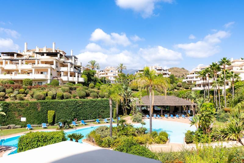 Foto 43d17da1-58c9-47c2-b26f-5c4fd672694b. Miete appartement mit parking in los arqueros - puerto del almendro Benahavís