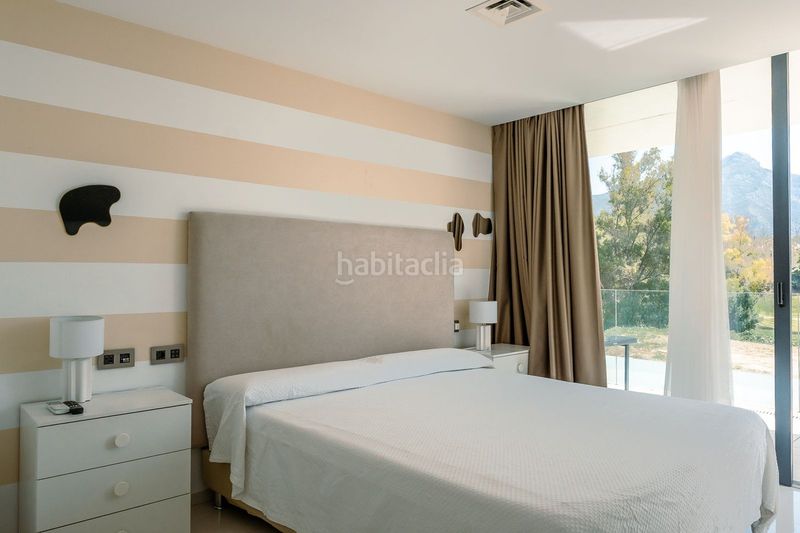 Foto c952db26-67b3-4819-8689-64f66b69e780. Affitto chalet con parcheggio piscina in Los Naranjos Marbella