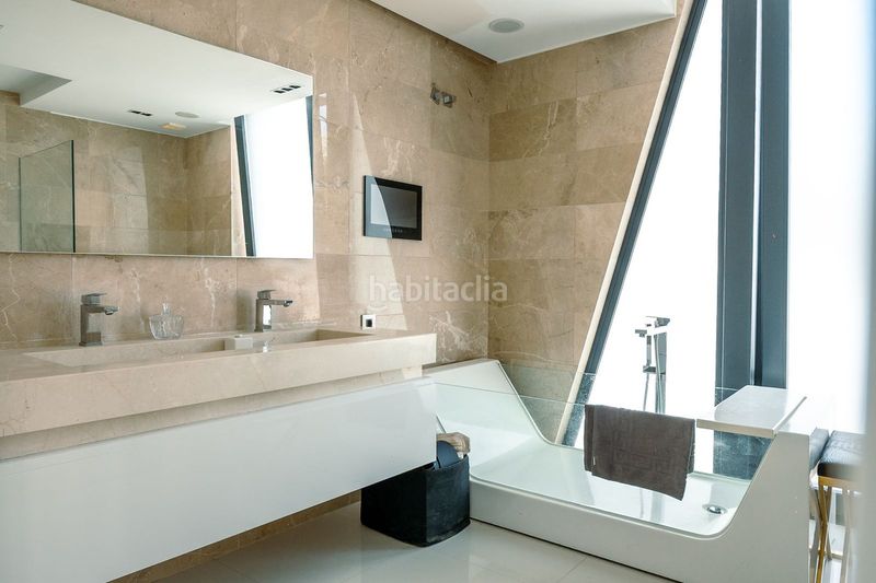 Foto e87e37c7-74f1-42a1-a00d-6c511e3725e3. Affitto chalet con parcheggio piscina in Los Naranjos Marbella