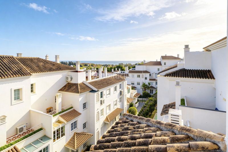 Foto a9e55fda-ea22-4758-b367-3c20a421bdd0. Alquiler dúplex en Río Real Marbella