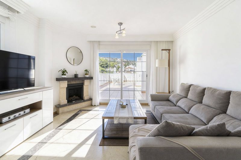 Foto 53ba992b-9cbd-43ba-8b38-f496821f22e5. Lloguer dúplex amb aparcament piscina a Río Real Marbella