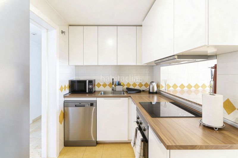 Foto fab0cc6b-dbbc-4274-bf20-d33471724c94. Lloguer dúplex amb aparcament piscina a Río Real Marbella