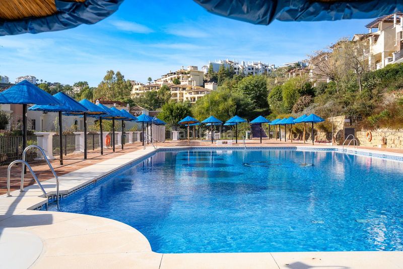 Foto 967f81a0-e6fb-4da3-bb8c-aaf488bc6c6a. Dúplex amb aparcament piscina a los arqueros - puerto del almendro Benahavís